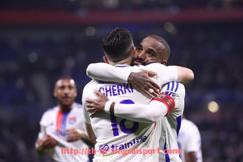 杏彩体育-法甲比赛中最具冲击力的头球场面回顾